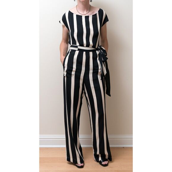 Flynn Skye Cap Sleeve Downtown Crepe Jumper in Black & Off White - Picture 1 of 4
